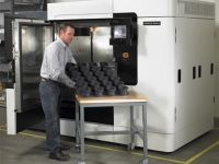 2-900mc-engineer-with-tray